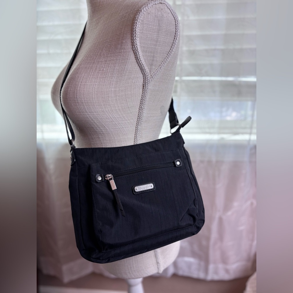Baggallini Uptown Small Black Nylon Crossbody Bag